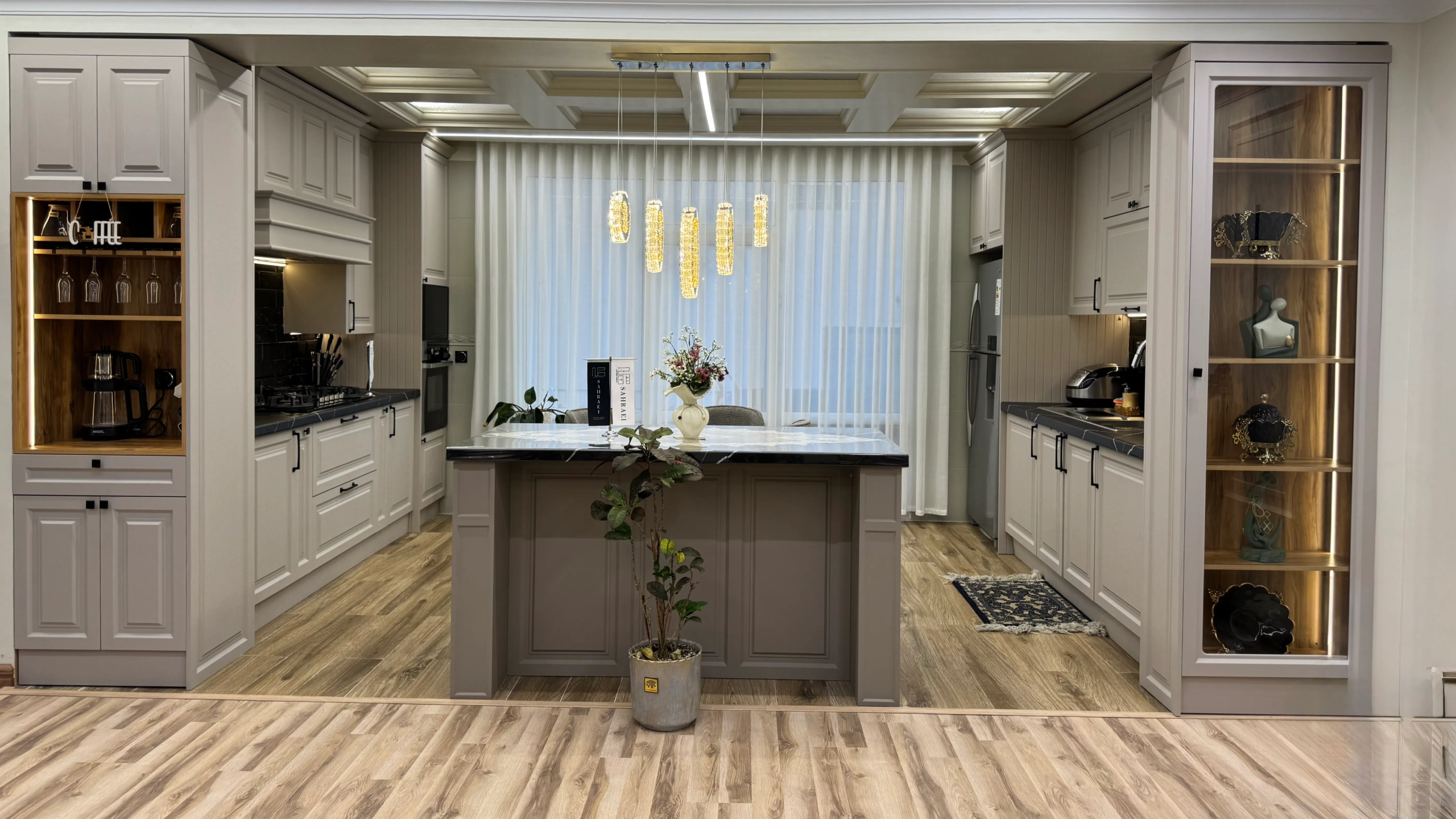 اجرای کابینت نئوکلاسیک سوپر مات بژ توسط کابینت صحرائی